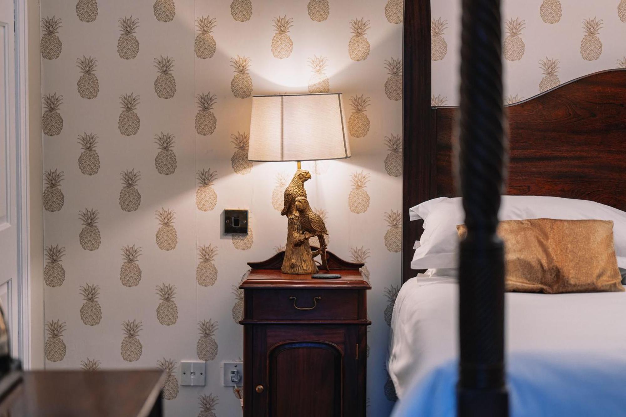 The Bull And Townhouse, Beaumaris- The Inn Collection Group Room photo